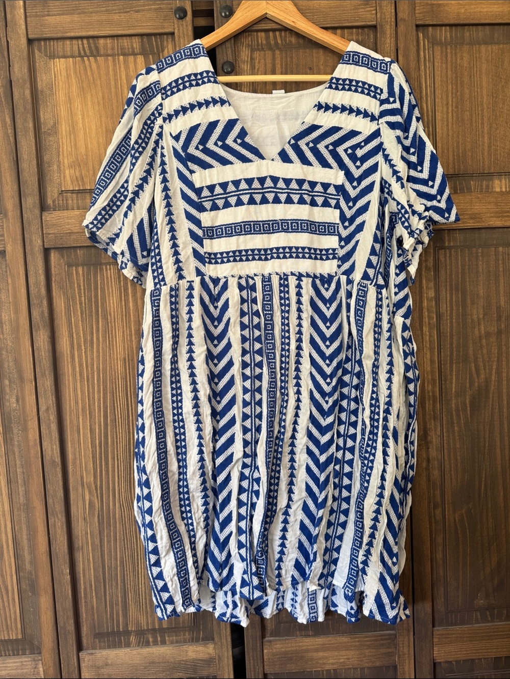 Old Navy Blue and White Patterned V-Neck Dress